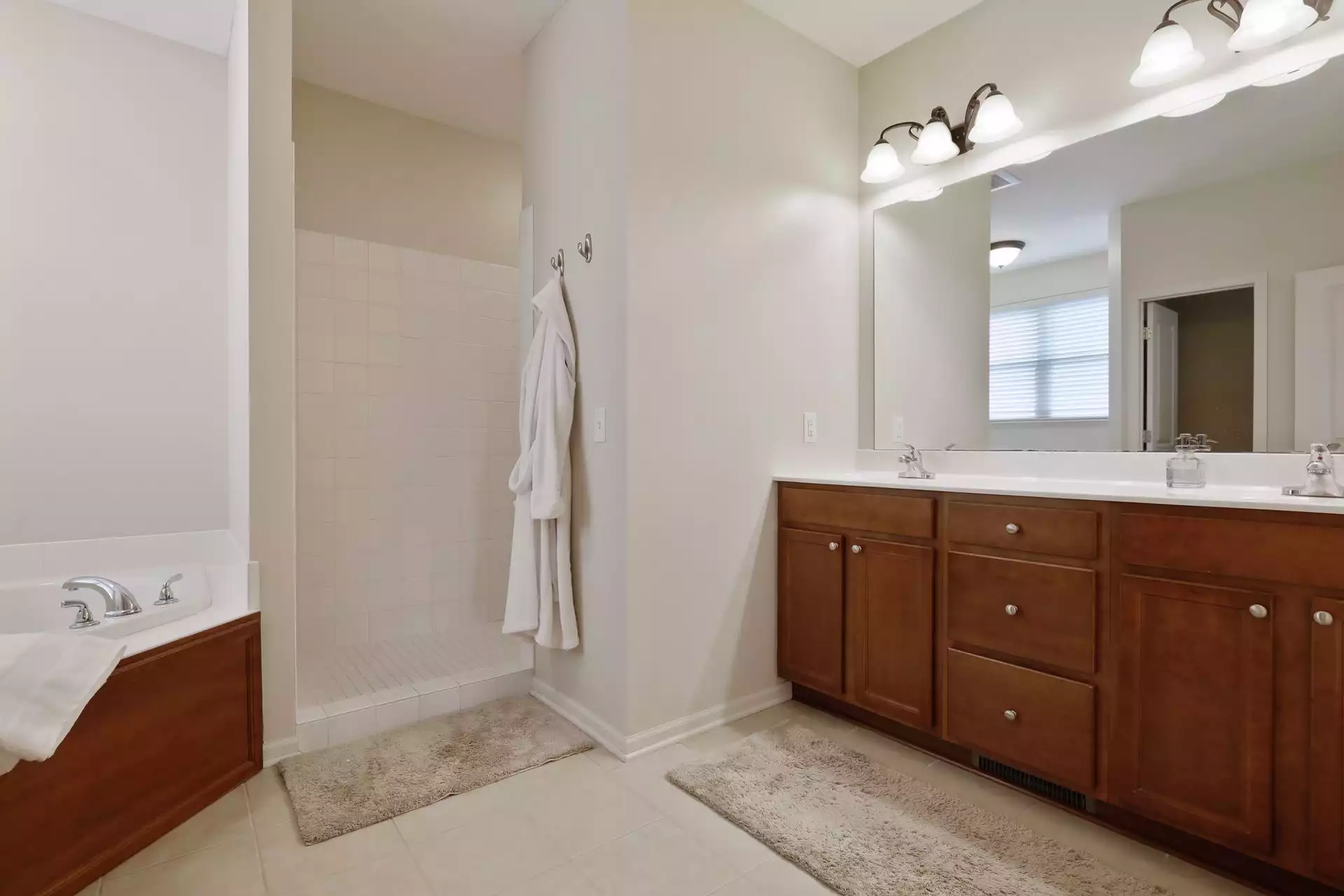 Woodbury Home For Sale Owners Suite Bath