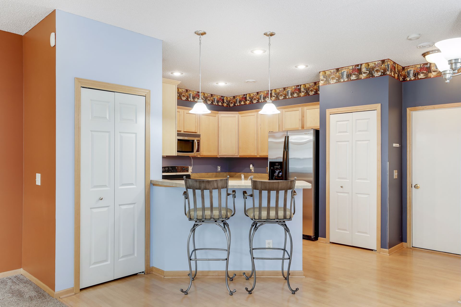 Woodbury Townhome for sale Kitchen Island