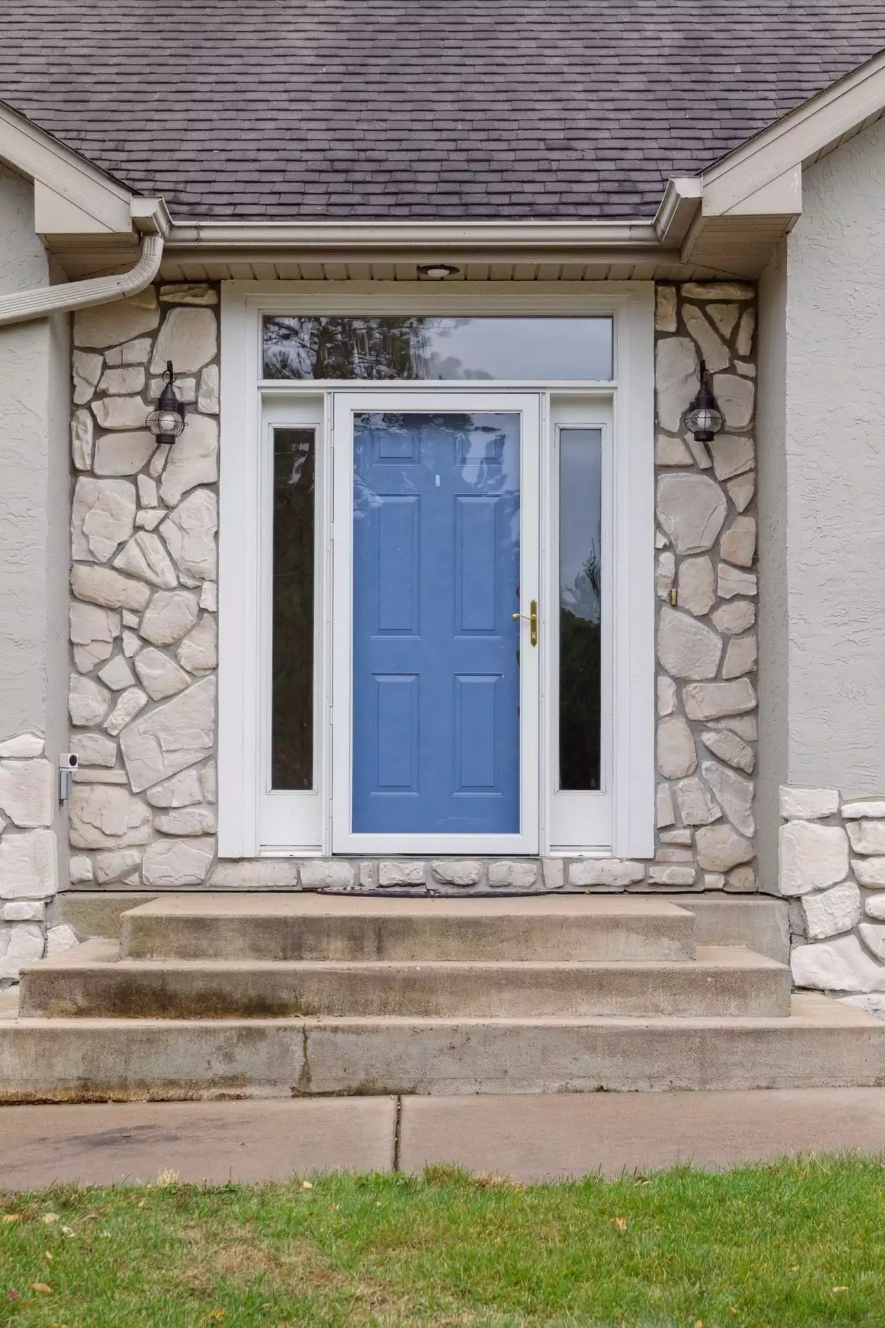 Stone surround front entry
